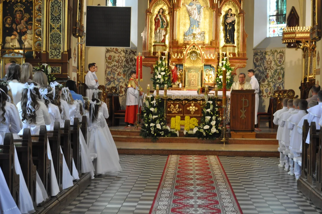 „Przygotuję Ci serce o Chryste, przygotuję Ci serce niewinne”. Pierwsza Komunia św. w parafii  pw  WNMP  w Przecławiu - Zdjęcie główne