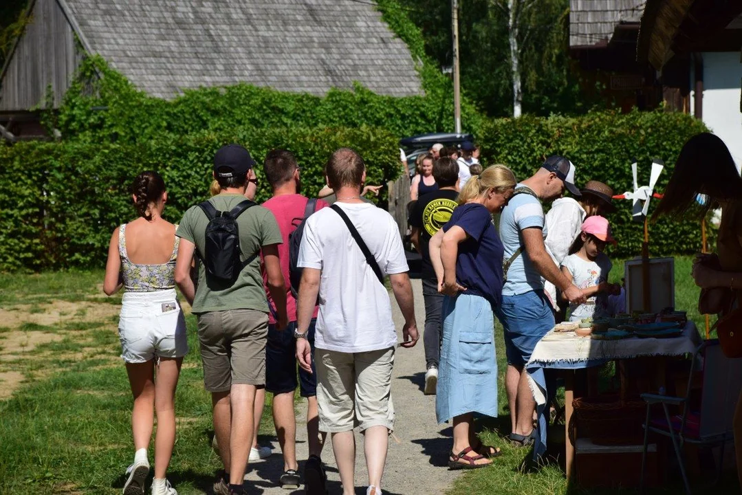 Tłumy na imprezie w skansenie w Kolbuszowej.