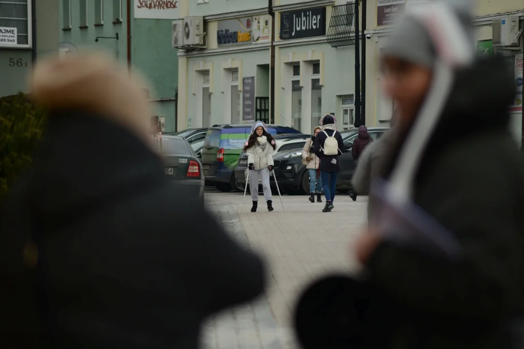 Rekord Polski dla Bartoszka Jędrasika chorego na SMA. W Tarnobrzegu zgromadziło się ponad 500 osób przebranych za króliki