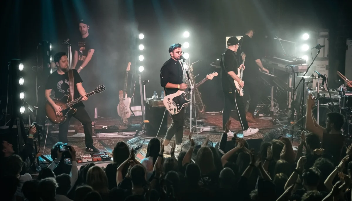 Zespół Happysad zagra na scenie leskiego amfiteatru. Przed nami kolejna edycja Country&Rock Festival [ZDJĘCIA] - Zdjęcie główne