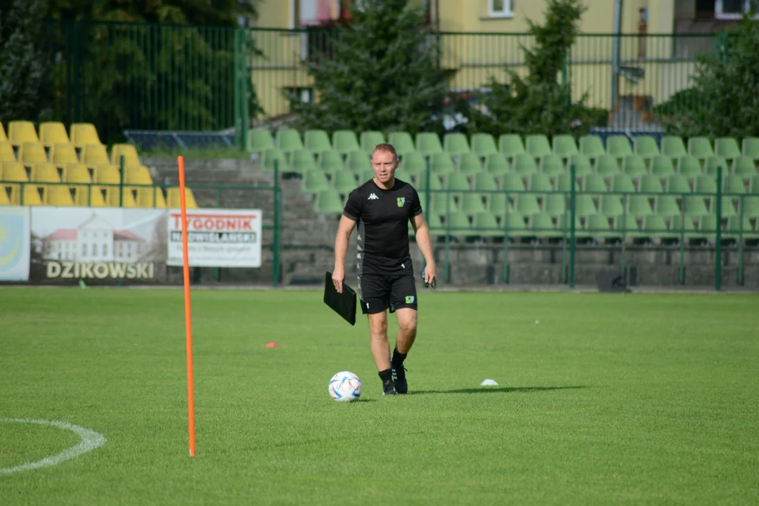 Łukasz Becella - pierwszy trening z piłkarzami Siarki Tarnobrzeg