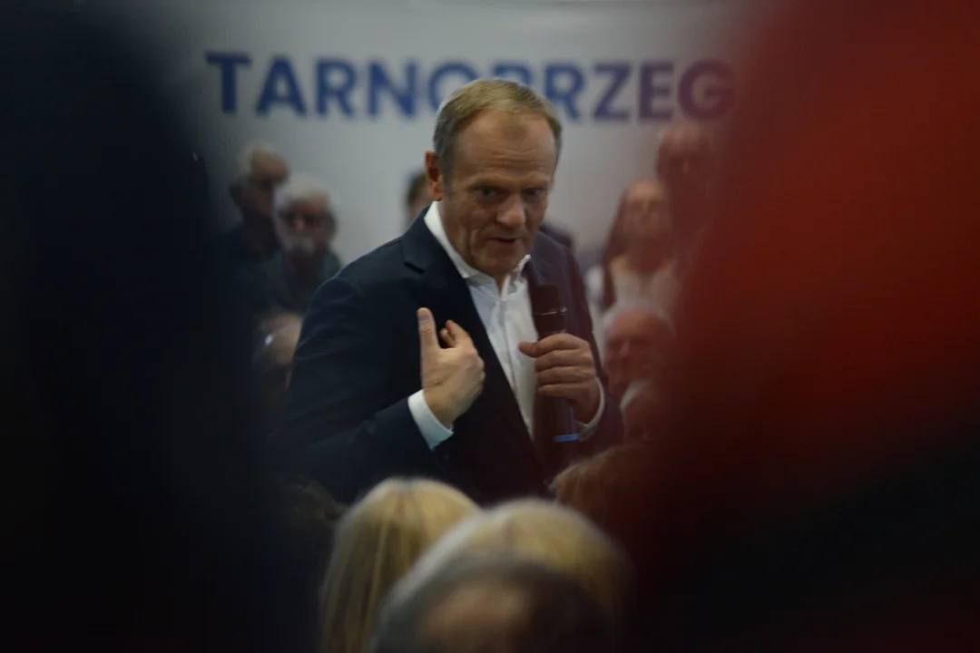 Donald Tusk w Tarnobrzegu. Tłumy mieszkańców na spotkaniu