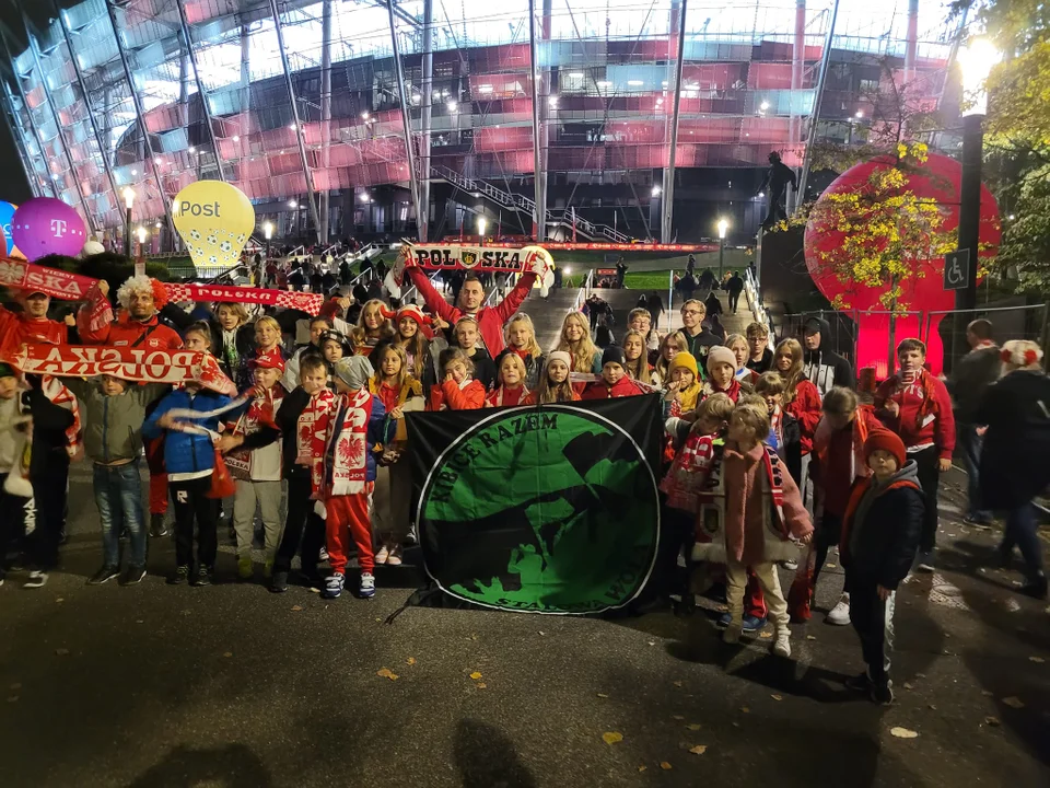 Fani ze Stalowej Woli w licznej grupie wspierali Biało-Czerwonych podczas meczu z Holandią [ZDJĘCIA] - Zdjęcie główne