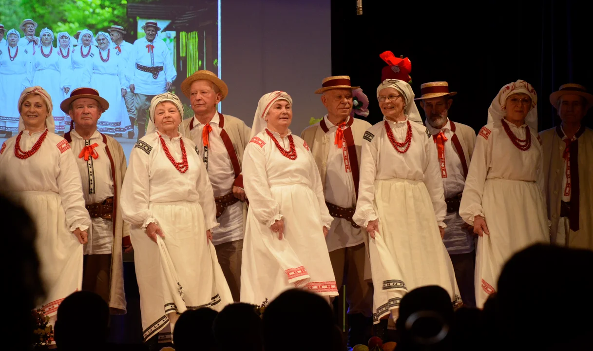 Dzień Seniora w Kolbuszowej z jubileuszem 10-lecia grupy folklorystycznej "Ziemia Kolbuszowska" [ZDJĘCIA] - Zdjęcie główne