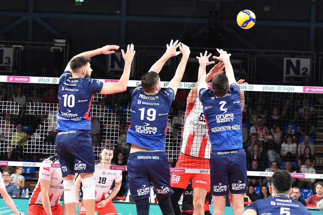 Pierwszy półfinałowy mecz siatkarskiej PlusLigi: Asseco Resovia Rzeszów - Grupa Azoty ZAKSA Kędzierzyn-Koźle (2:3)