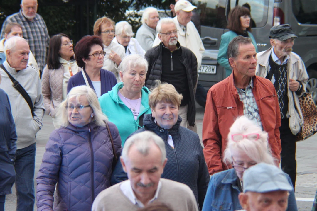 Korowód seniorów i potańcówka miejska w Parku Jedności Polonii z Macierzą