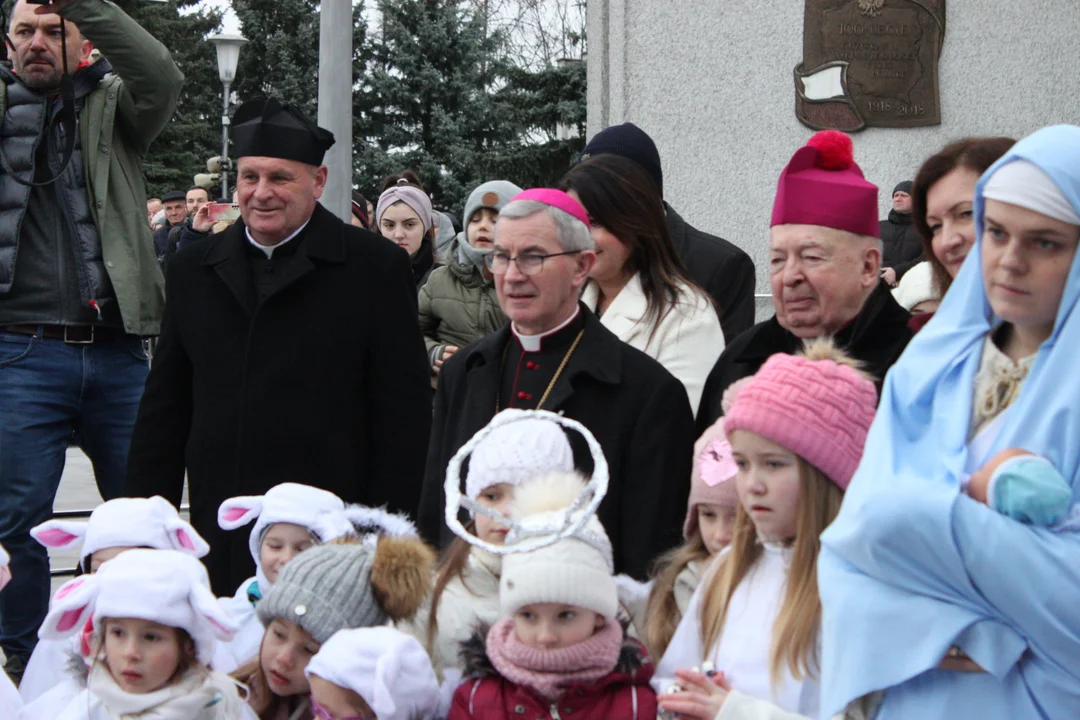 Orszak Trzech Króli w Rzeszowie. Kolęda pokoju z Zalesia do Katedry Rzeszowskiej