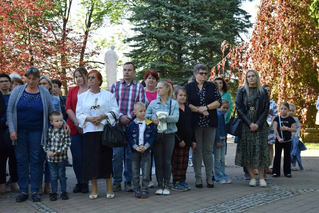 Wierni licznie uczestniczyli w nabożeństwie 13 maja