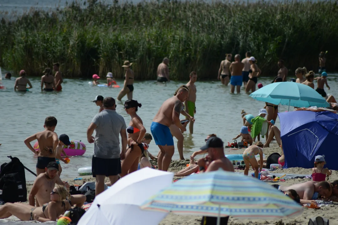 Tłumy nad Jeziorem Tarnobrzeskim - zobacz zdjęcia z sobotniego plażowania