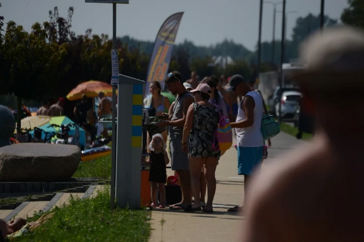 Jezioro Tarnobrzeskie w niedzielne południe