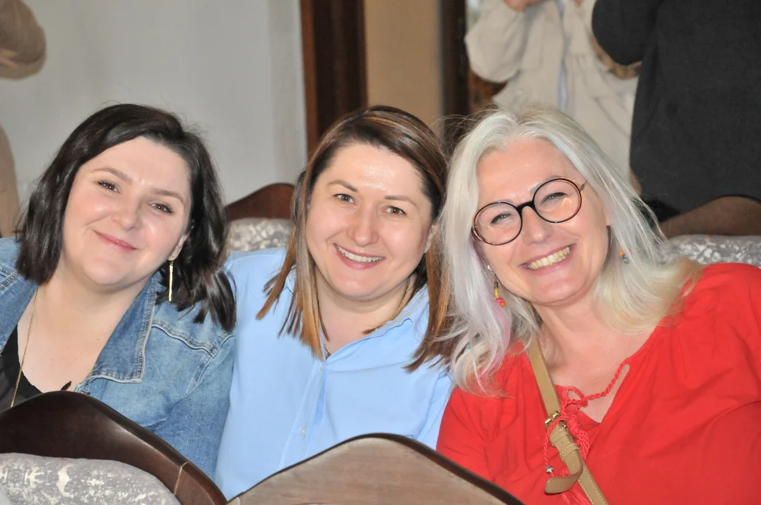 Wyjątkowy wernisaż fotografii w dworku Błotnickich w Dzikowcu