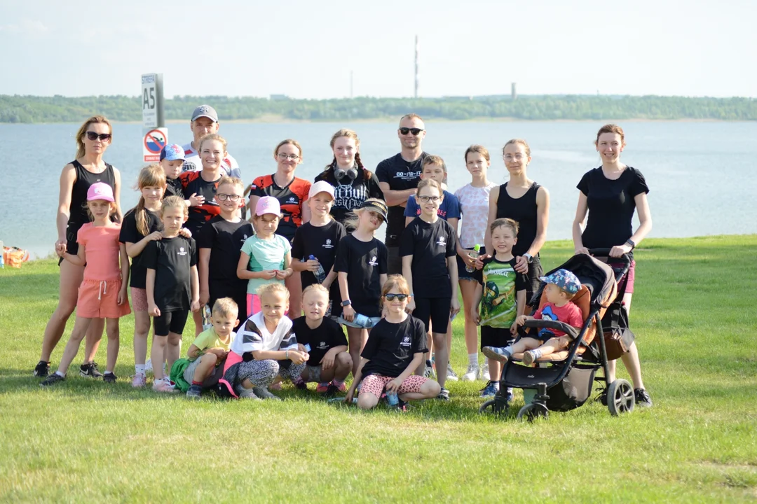 Biegają, chodzą i chcą pomagać. Wtorek nad Jeziorem Tarnobrzeskim i akcja "Biegamy i Pomagamy" [ZDJĘCIA] - Zdjęcie główne