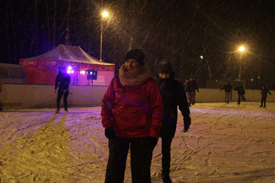 Disco na lodzie z DJ-em na lodowisku MOSIR Mielec