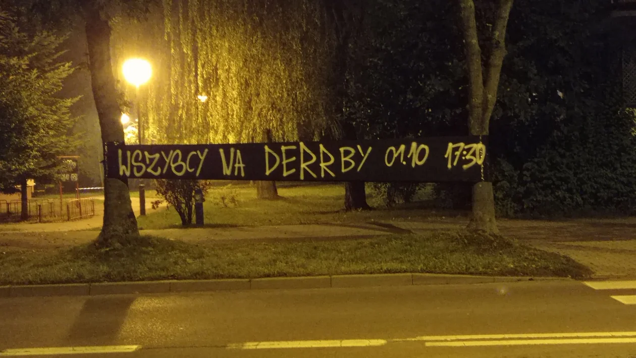 Kibice Stali i Resovii mobilizują się na derby. Mnóstwo plakatów i opraw na ulicach miasta [ZDJĘCIA]