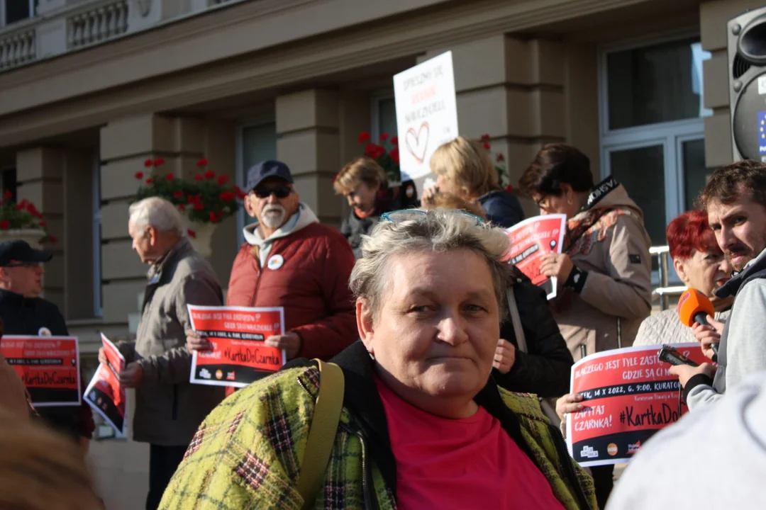 Protest pod kuratorium oświaty #KartkaDoCzarnka