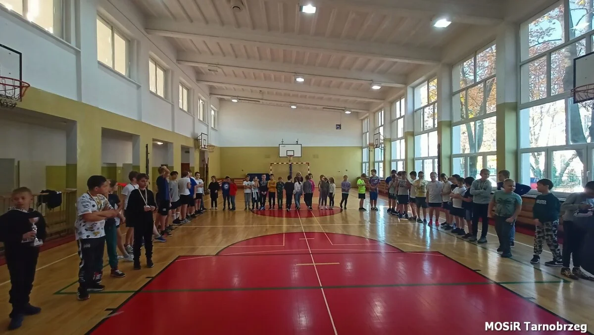 Szkoła Podstawowa numer 3 w Tarnobrzegu z medalami. Najliczniejsza ekipa podczas Biegów Młodzieżowych w trakcie Biegu Nadwiślańskiego