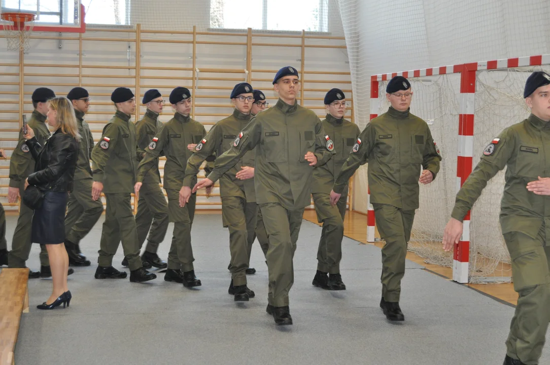 "Ślubuję wypełniania obowiązków kadeta"- ślubowanie klas wojskowych