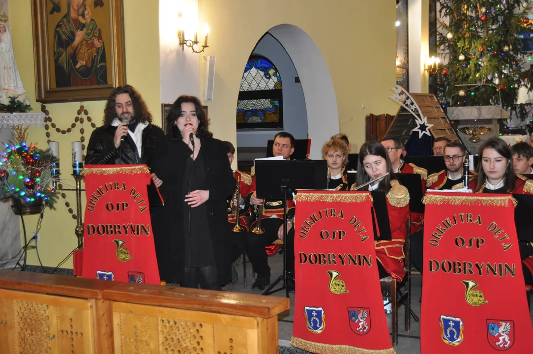 Koncert kolęd Orkiestry Dętej Dobrynin w kościele w Dobryninie