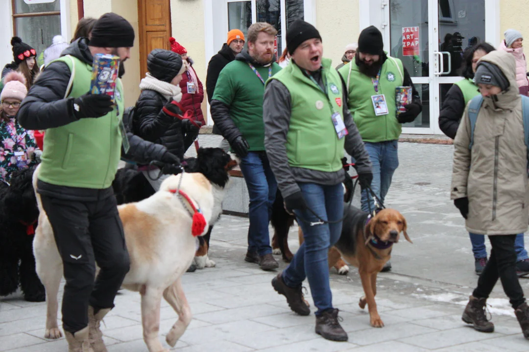 WOŚP 2023: Barwny korowód wolontariuszy, morsów, rowerzystów i pięknych psów rasowych