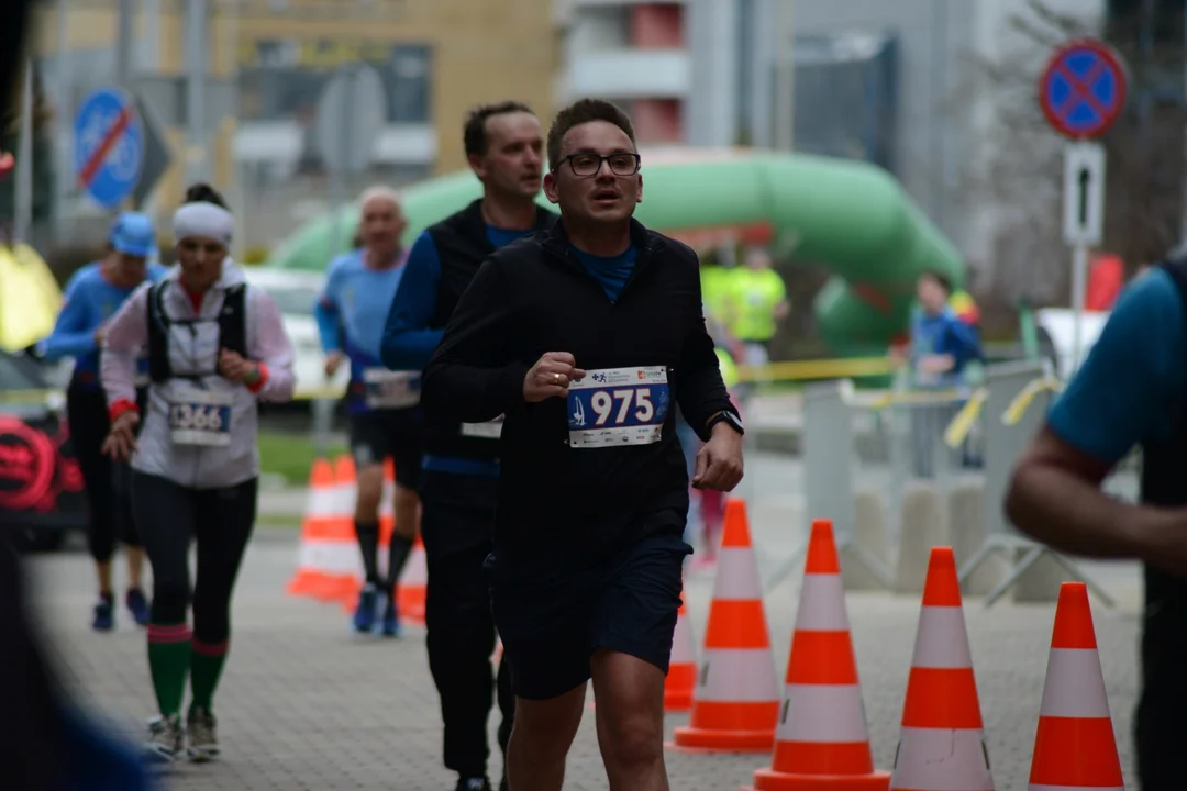 Mnóstwo biegaczy z całego regionu i nie tylko na 16. PKO Półmaratonie Rzeszowskim oraz 8. PKO Sztafecie Półmaratońskiej - zdjęcia część 2