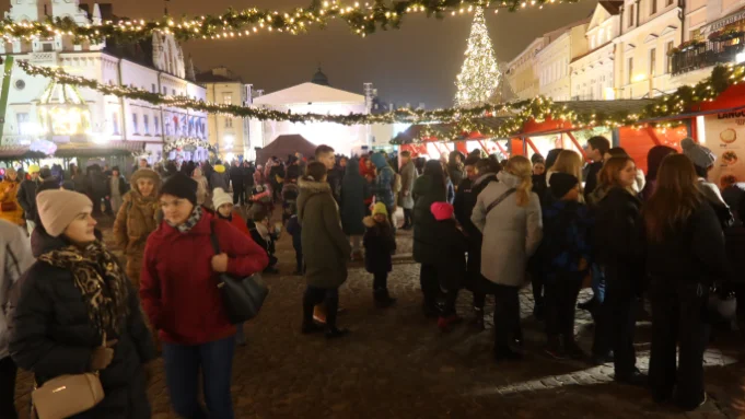 Świąteczne Miasteczko w Rzeszowie w sobotni wieczór [ZDJĘCIA, WIDEO]