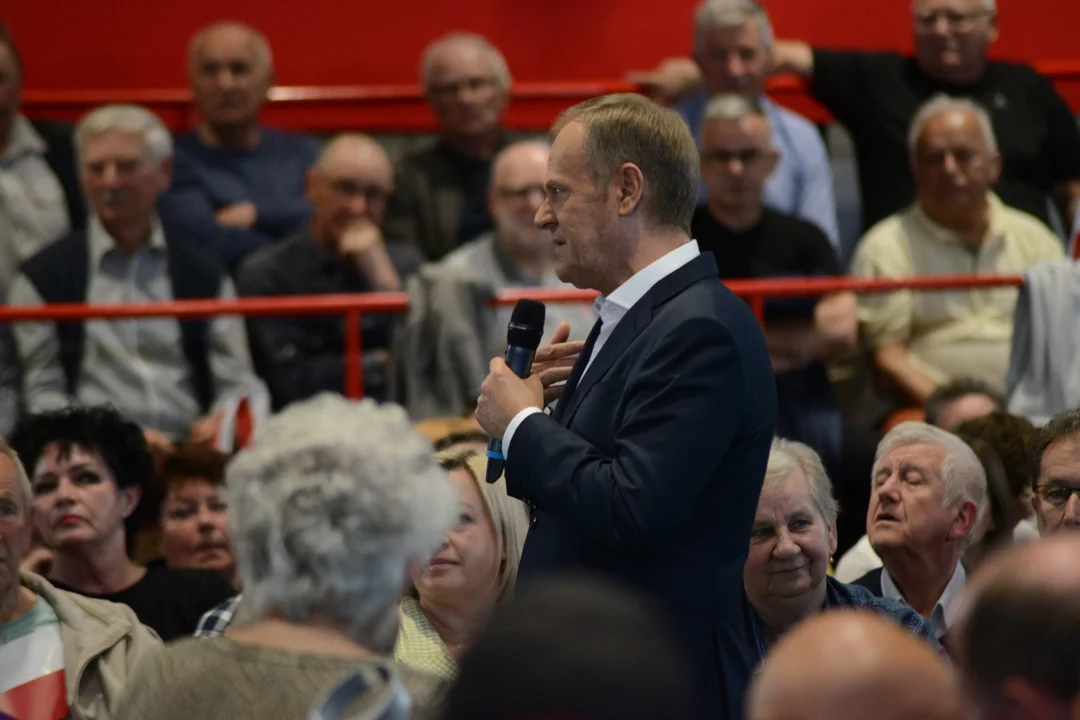 Donald Tusk w Tarnobrzegu. Tłumy mieszkańców na spotkaniu