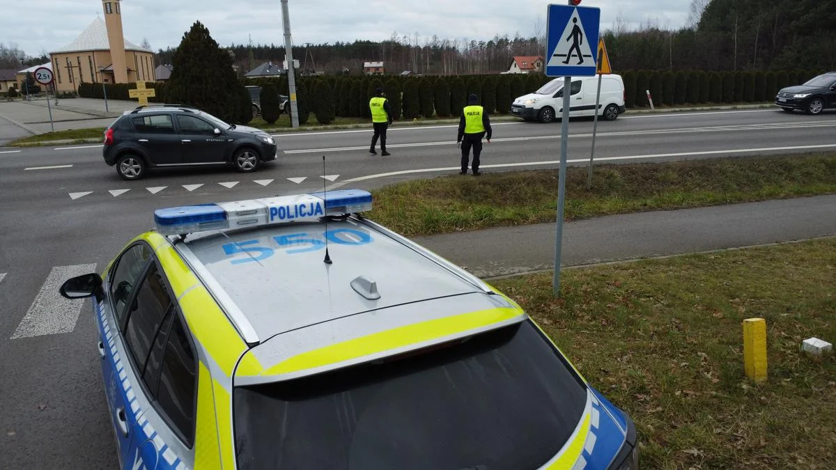 Policjanci rozdawali kierowcom upominki w Majdanie Królewskim