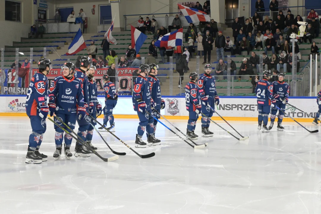 STS Sanok vs KH Energa Toruń + Ewa Chodakowska