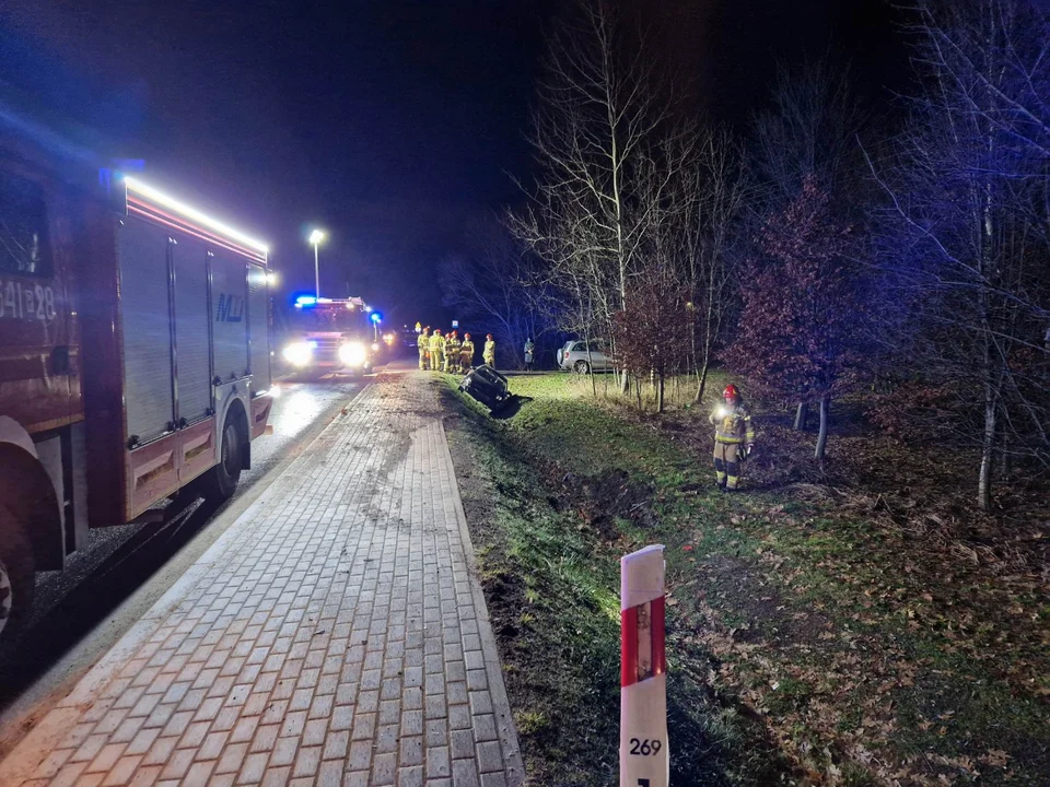 Samochód w rowie za Tuchorzem