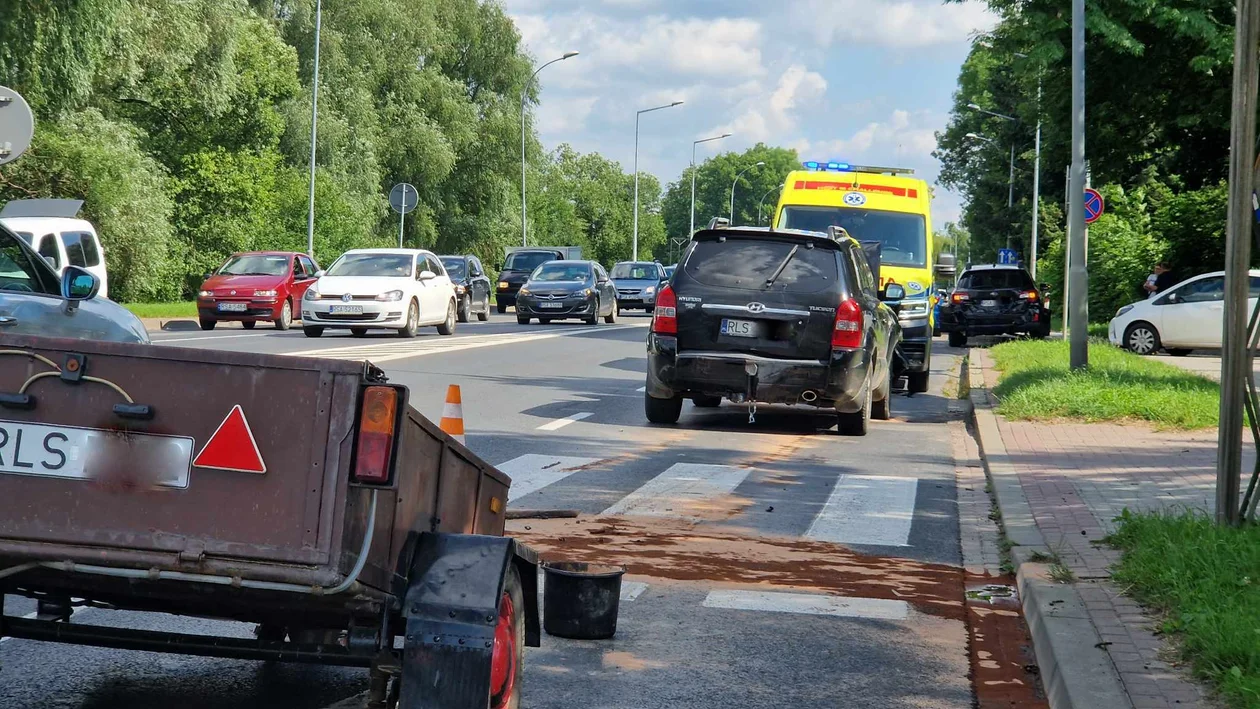Sanok. Najechanie na tył pojazdu na ul. Królowej Bony. Jedna osoba poszkodowana [ZDJĘCIA] - Zdjęcie główne