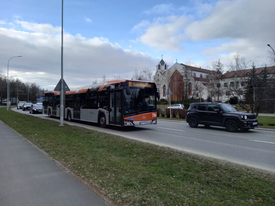 Autobusy linii 18 i 19