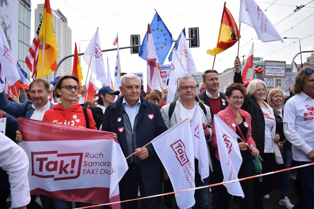 Wielka galeria osób z Podkarpacia na Marszu Miliona Serc w Warszawie. Posłuchaj wystąpienia Donalda Tuska [ZDJĘCIA] - Zdjęcie główne