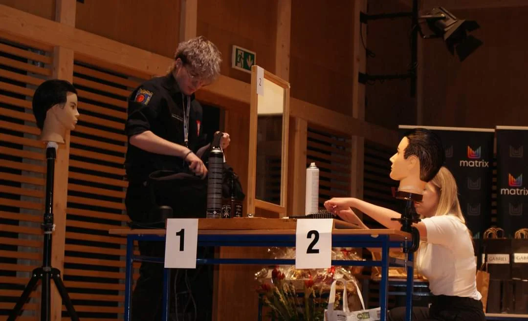Tarnowski Festiwal Fryzjerski. Wicemistrz świata Gniewko Kuczyński z Dębicy w jury [ZDJĘCIA] - Zdjęcie główne