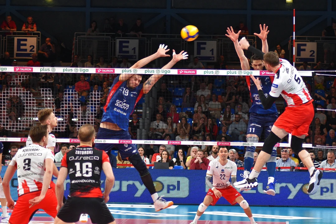 Drugi półfinałowy mecz siatkarskiej PlusLigi: Asseco Resovia Rzeszów - Grupa Azoty ZAKSA Kędzierzyn-Koźle (1:3)