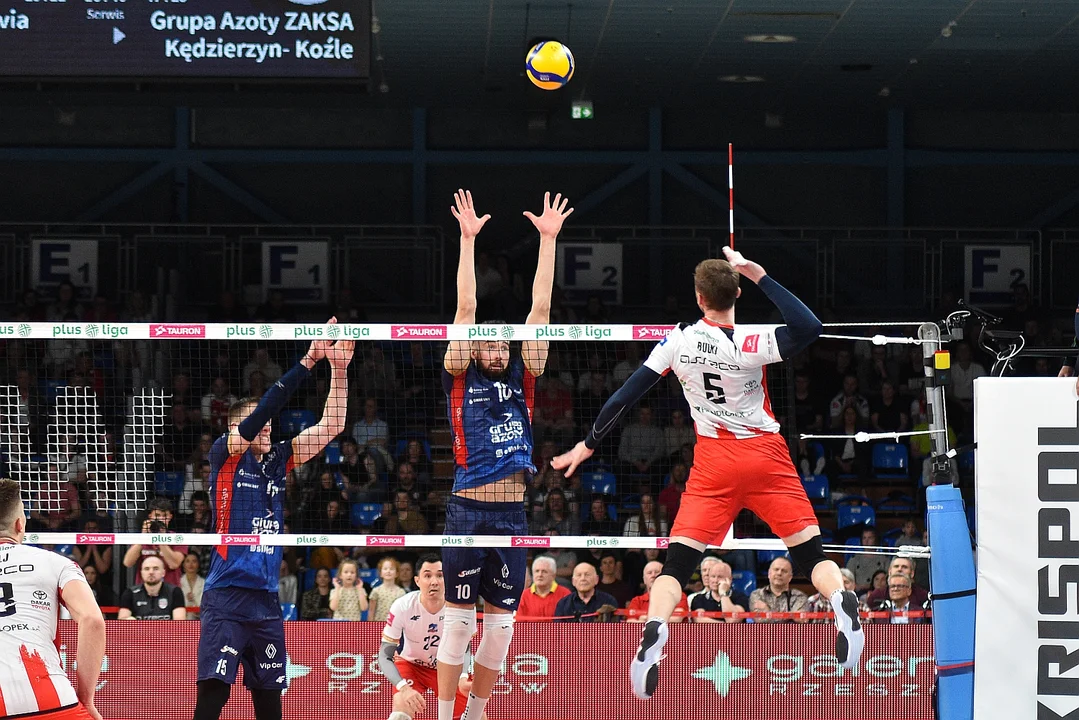 Pierwszy półfinałowy mecz siatkarskiej PlusLigi: Asseco Resovia Rzeszów - Grupa Azoty ZAKSA Kędzierzyn-Koźle (2:3)