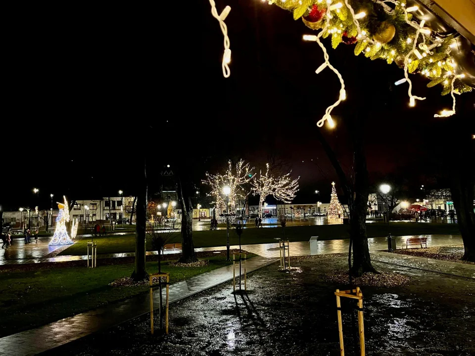 Świąteczne iluminacje na Rynku w Stalowej Woli-Rozwadowie