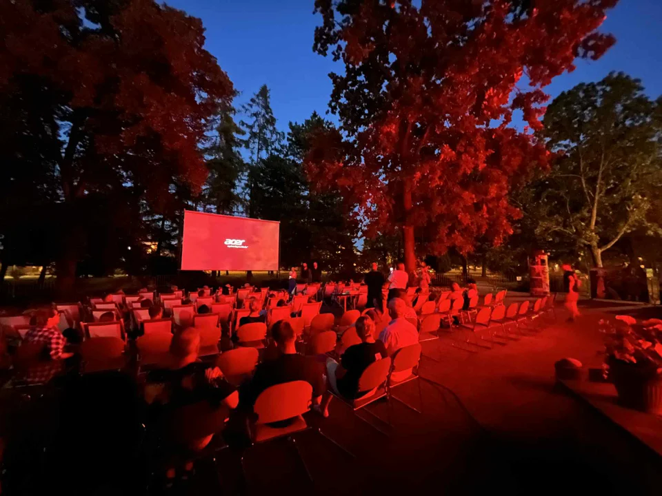 Kino nieme w Parku Oborskich