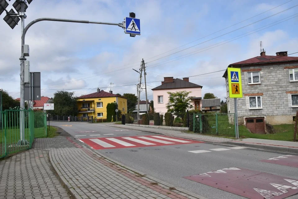 Przy szkole w Besku powstało nowe przejście dla pieszych - Zdjęcie główne