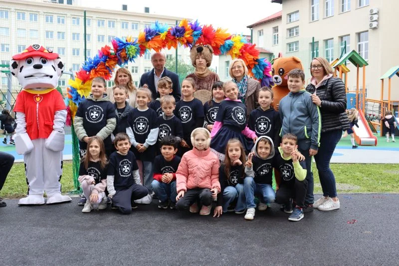 Szkoła Podstawowa nr 1 w Rzeszowie ma nowy plac zabaw. Nie tylko dla uczniów