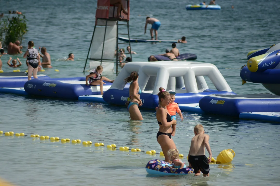 Tłumy nad Jeziorem Tarnobrzeskim - zobacz zdjęcia z sobotniego plażowania