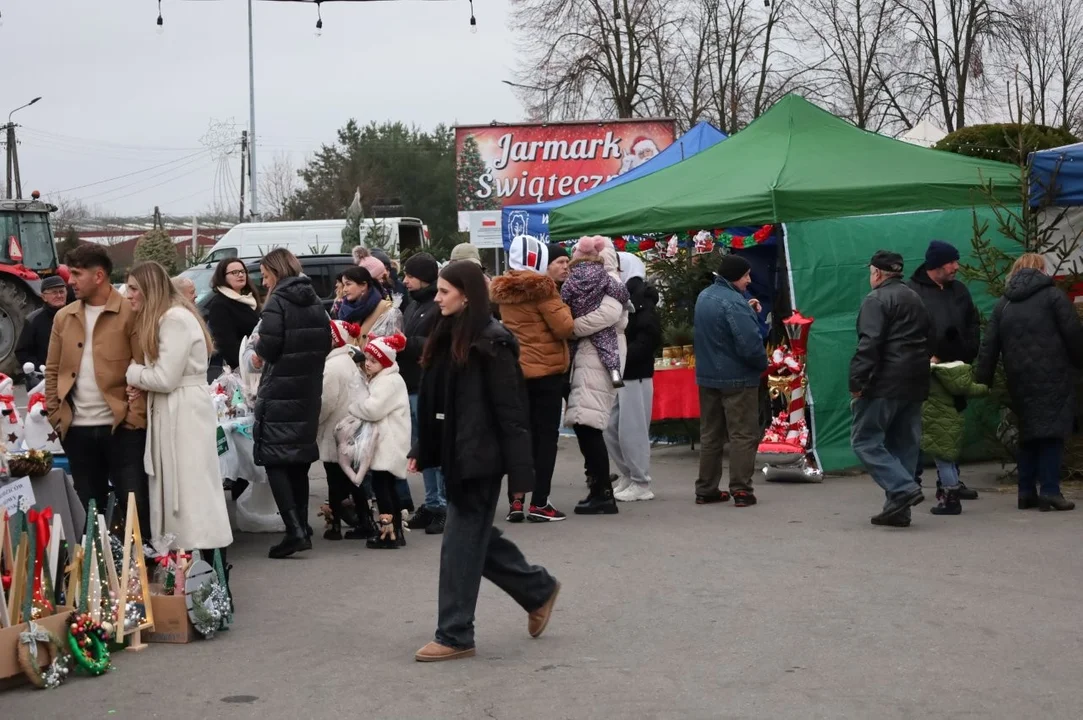 Jarmark świąteczny w Cmolasie