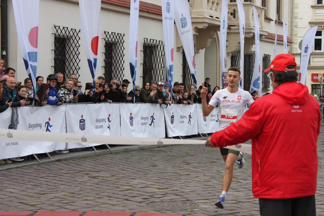 10. PKO Bieg Niepodległości. Szczęśliwi biegacze na mecie