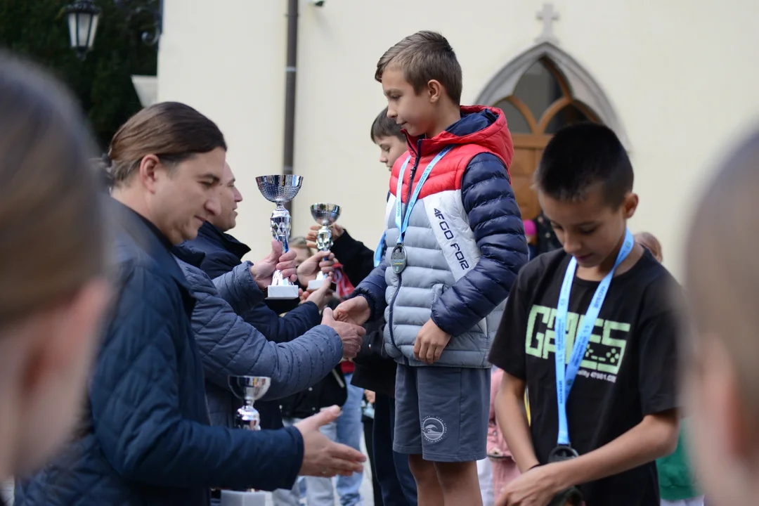 Szkoła Podstawowa numer 3 w Tarnobrzegu z medalami. Najliczniejsza ekipa podczas Biegów Młodzieżowych w trakcie Biegu Nadwiślańskiego