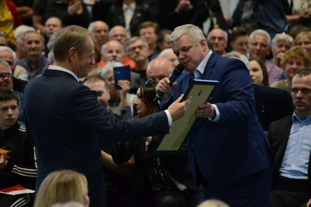 Donald Tusk w Tarnobrzegu. Tłumy mieszkańców na spotkaniu