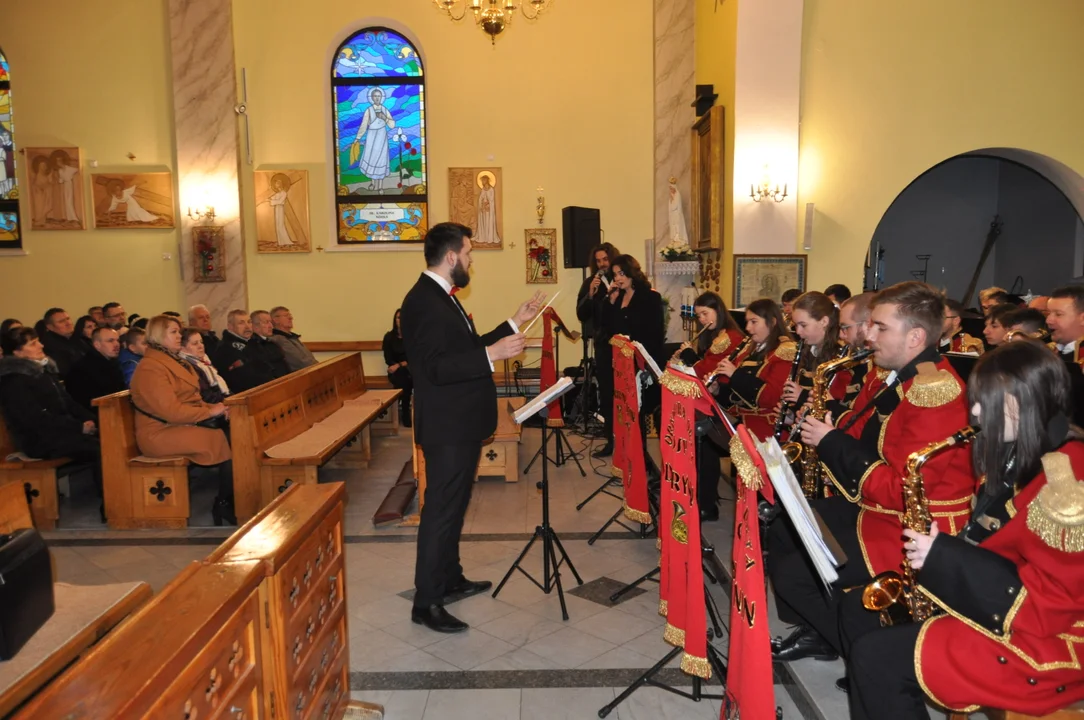 Koncert kolęd Orkiestry Dętej Dobrynin w kościele w Dobryninie