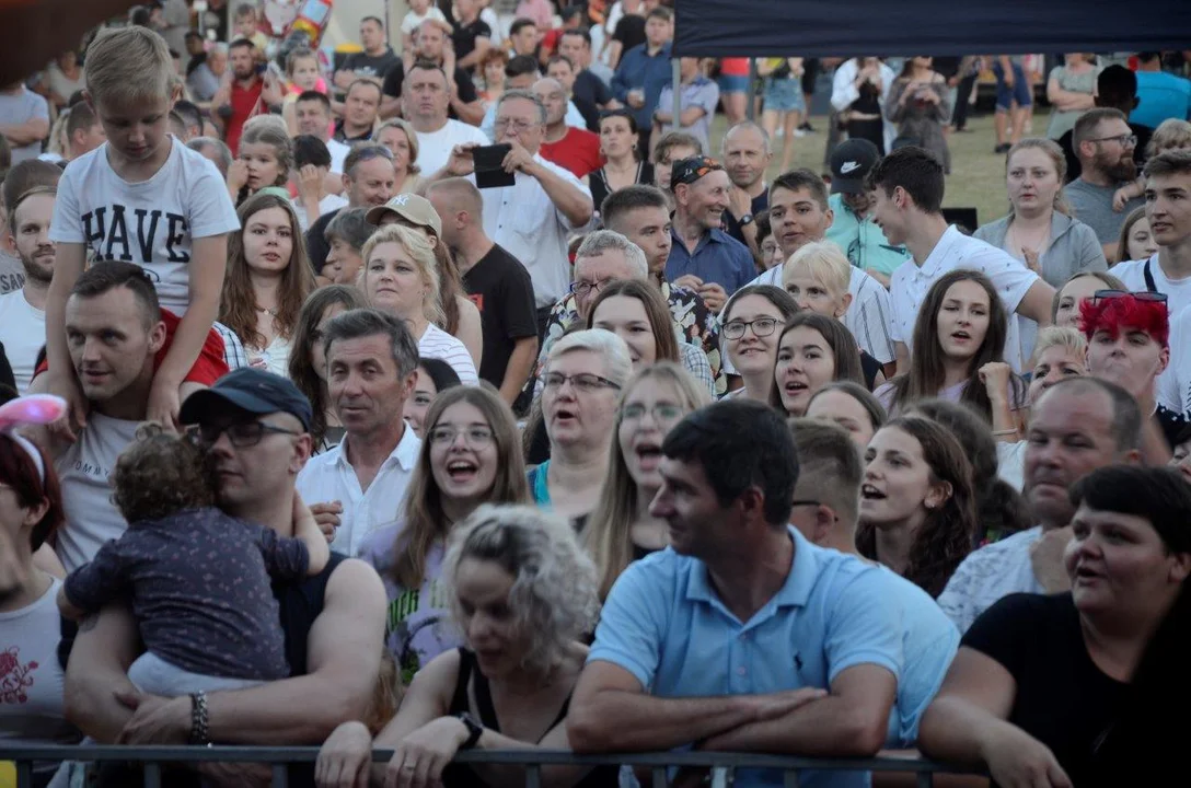 "Ona czuje we mnie piniądz". Znamy gwiazdy Dni Cmolasu 2023! [ZDJĘCIA] - Zdjęcie główne