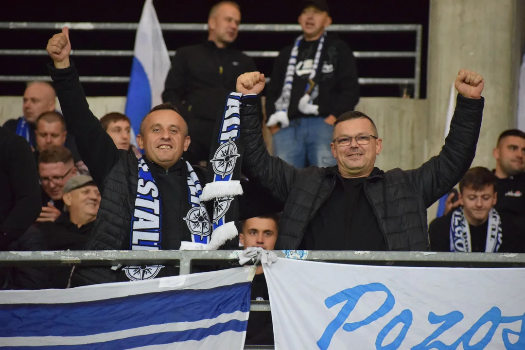 PKO BP Ekstraklasa. Kibice Stali Mielec na meczu z Koroną Kielce. Ponad 500 fanów biało-niebieskich na Suzuki Arenie [ZDJĘCIA, WIDEO] - Zdjęcie główne