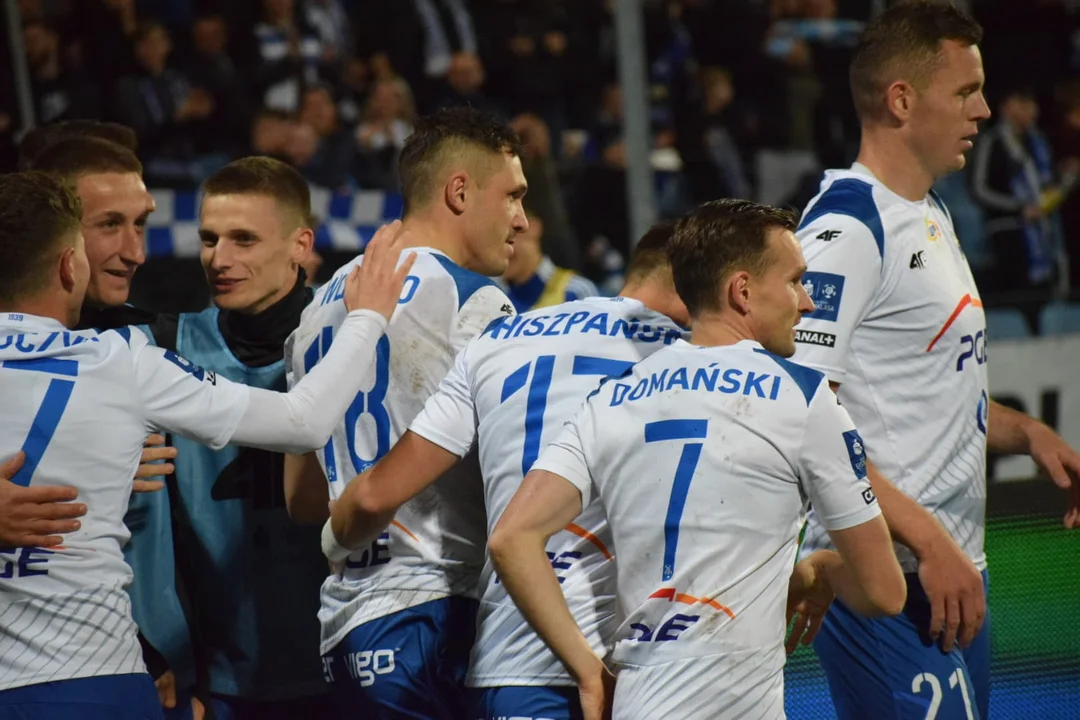 PKO BP Ekstraklasa: "Podcinka" Piotra Wlazło i główka Saida Hamulicia dają trzy punkty Stali Mielec. Zagłębie Lubin pokonane