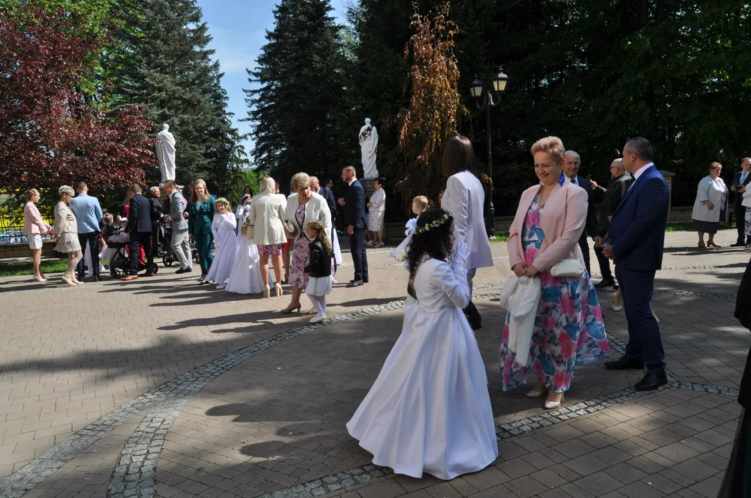 Uroczystość Pierwszej Komunii św. w Przecławiu dzieci ze SP w Przecławiu