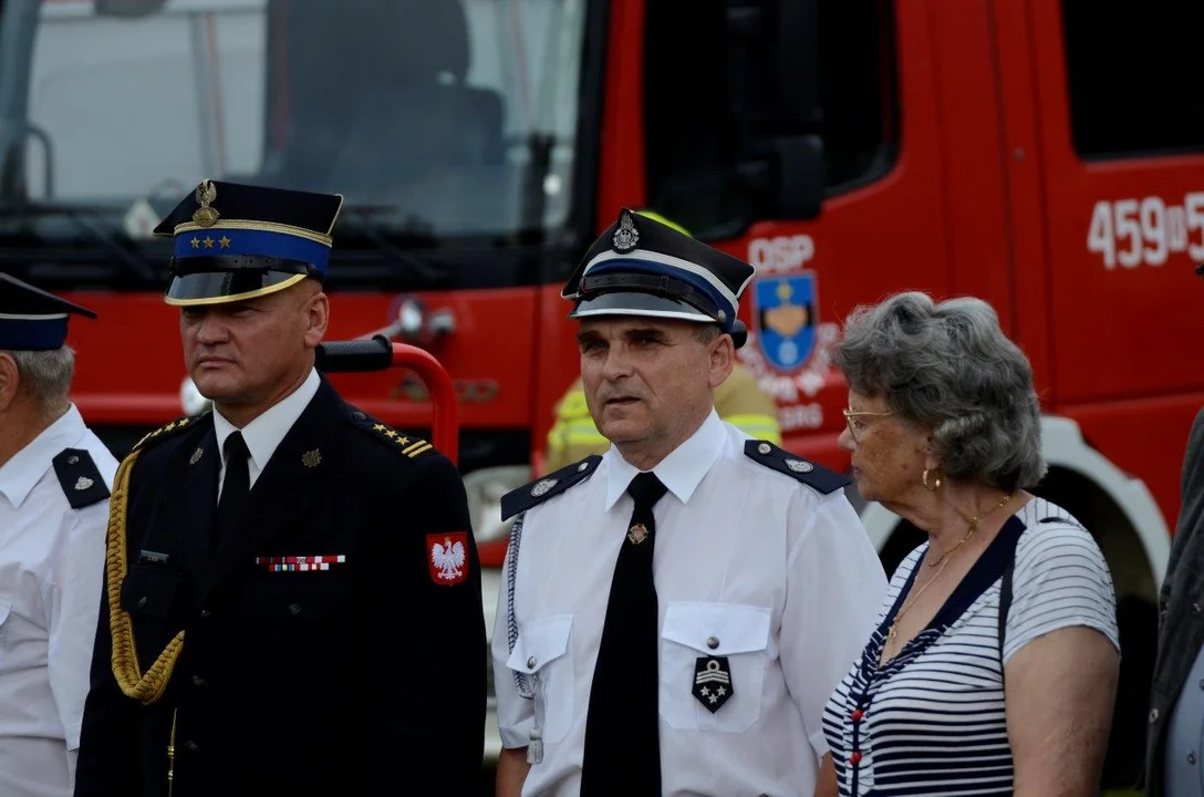 Oficjalne przekazanie "nowego" wozu dla OSP Nowa Wieś